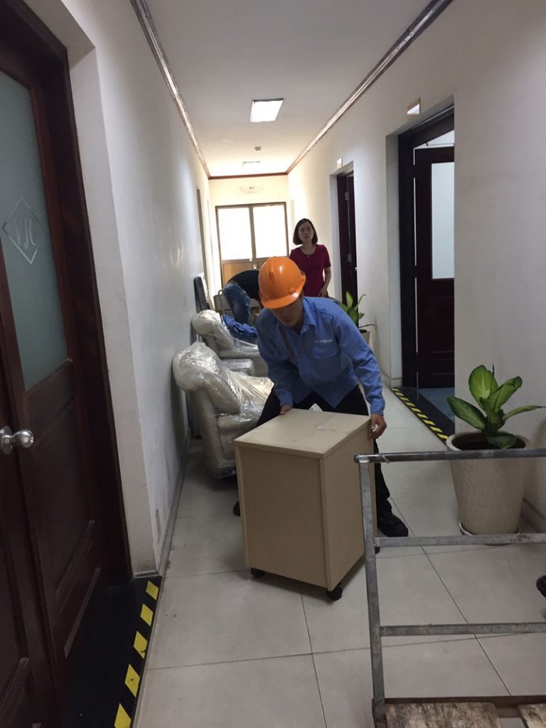 Chúng tôi có sẵn đội xe tải, nhân công giàu kinh nghiệm chuyển nhà Định Quán