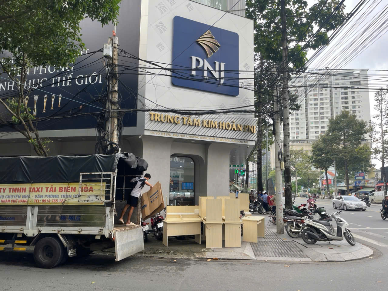 Taxi Tải Biên Hòa chuyển văn phòng trung tâm Kim hoàn PNJ