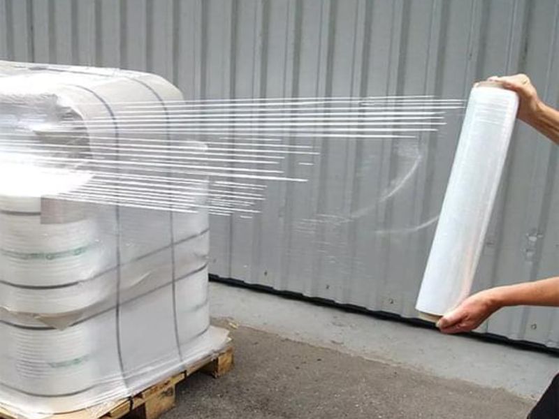Sử dụng màng co PE để bảo vệ bề mặt đồ gỗ và điện máy