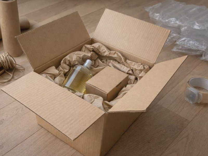 Tận dụng giấy để làm đầy khoảng trống trong thùng carton